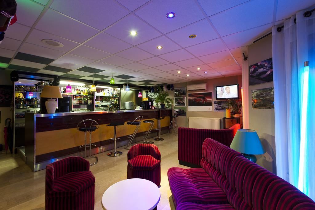 Cit'Hotel Du Circuit Magny-Cours Exterior foto